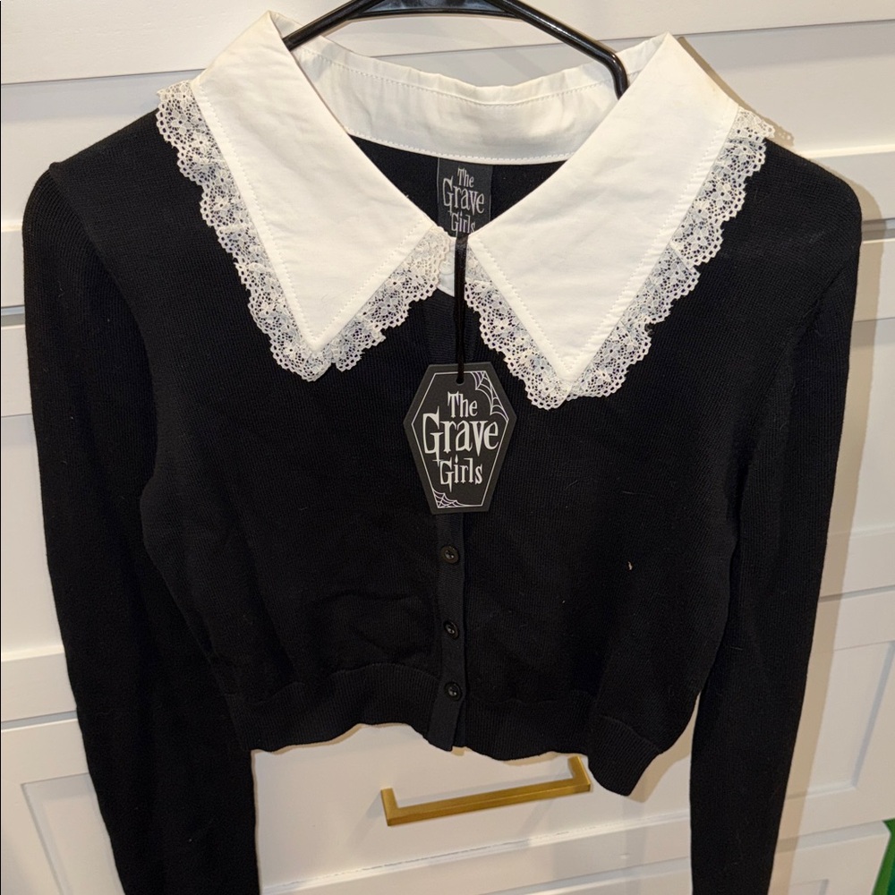 Black and White Lace Collar Crop Top